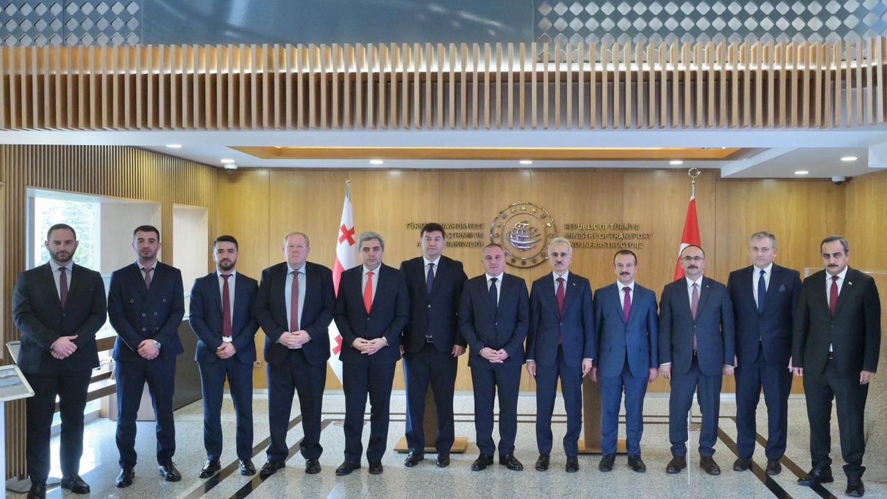 Gürcistan Altyapı Bakanı Sokhadze, Uraloğlu'na Taziye Dileklerini İletti