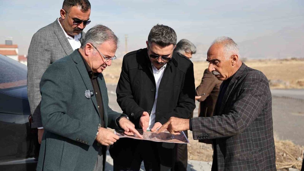 Hacılar Belediyesi Karpuzsekisi Mahallesi'nde Kış Hazırlıkları Yapıyor