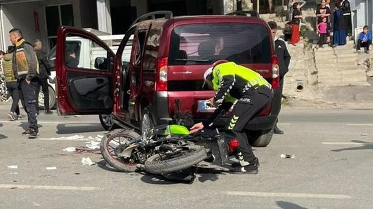 Hakkari'de Motosiklet ve Kamyonet Çarpıştı: 1 Kişi Ağır Yaralandı