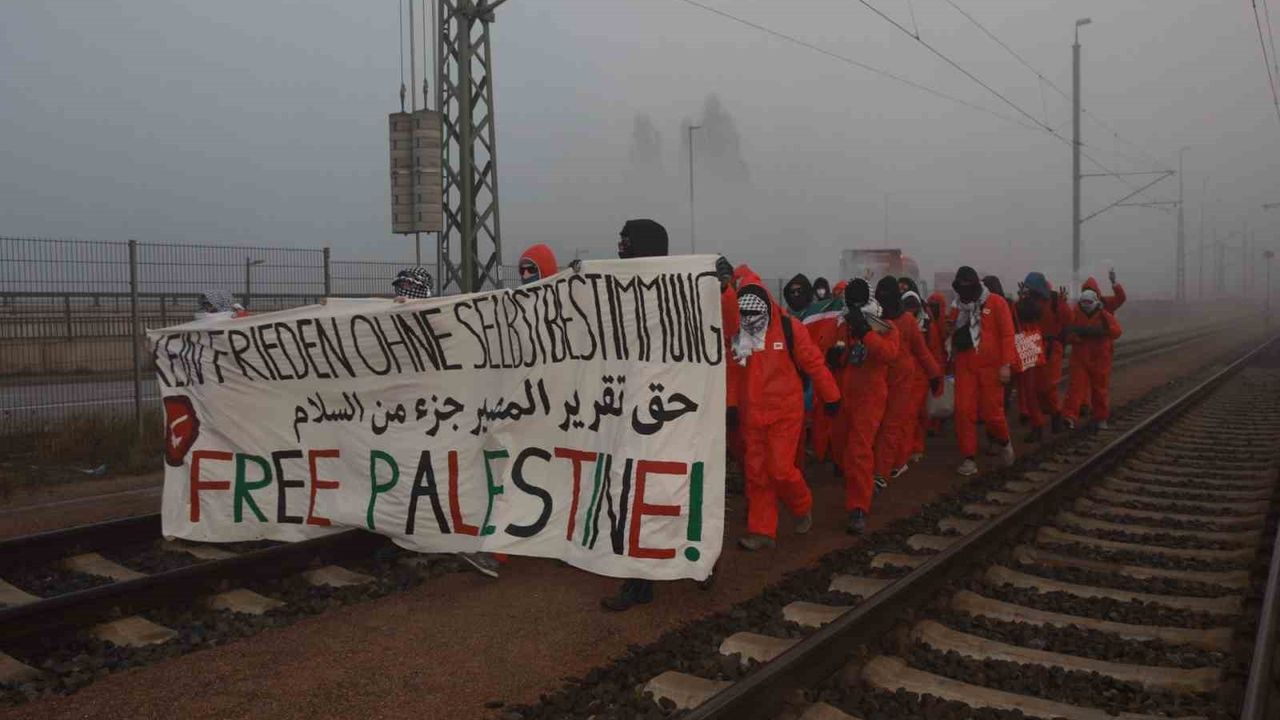 Hamburg Limanında Filistin Yanlısı Gösteri: İsrail’e Silah İhracatına Protesto