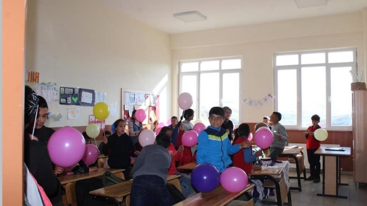 Hamur'da 'Mutlu Et, Mutlu Ol' Projesi Öğrencileri Sevindirdi