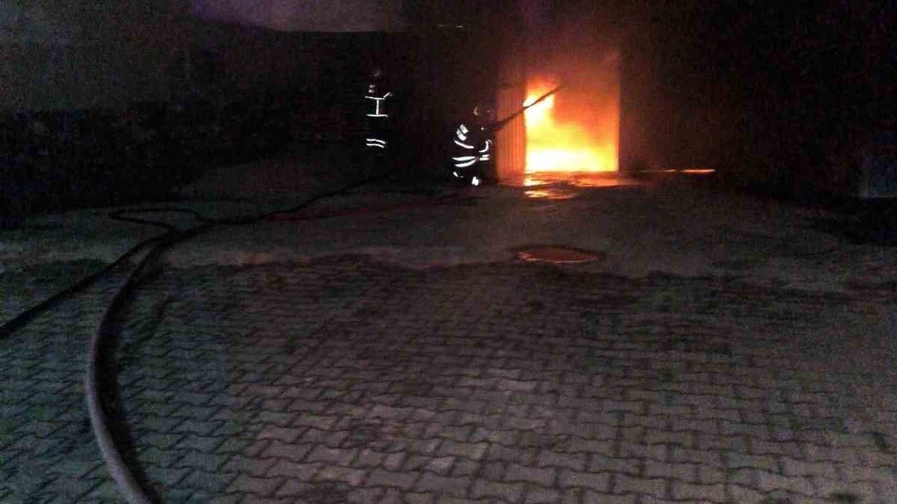 Hatay'da Dondurma Deposu Yangını