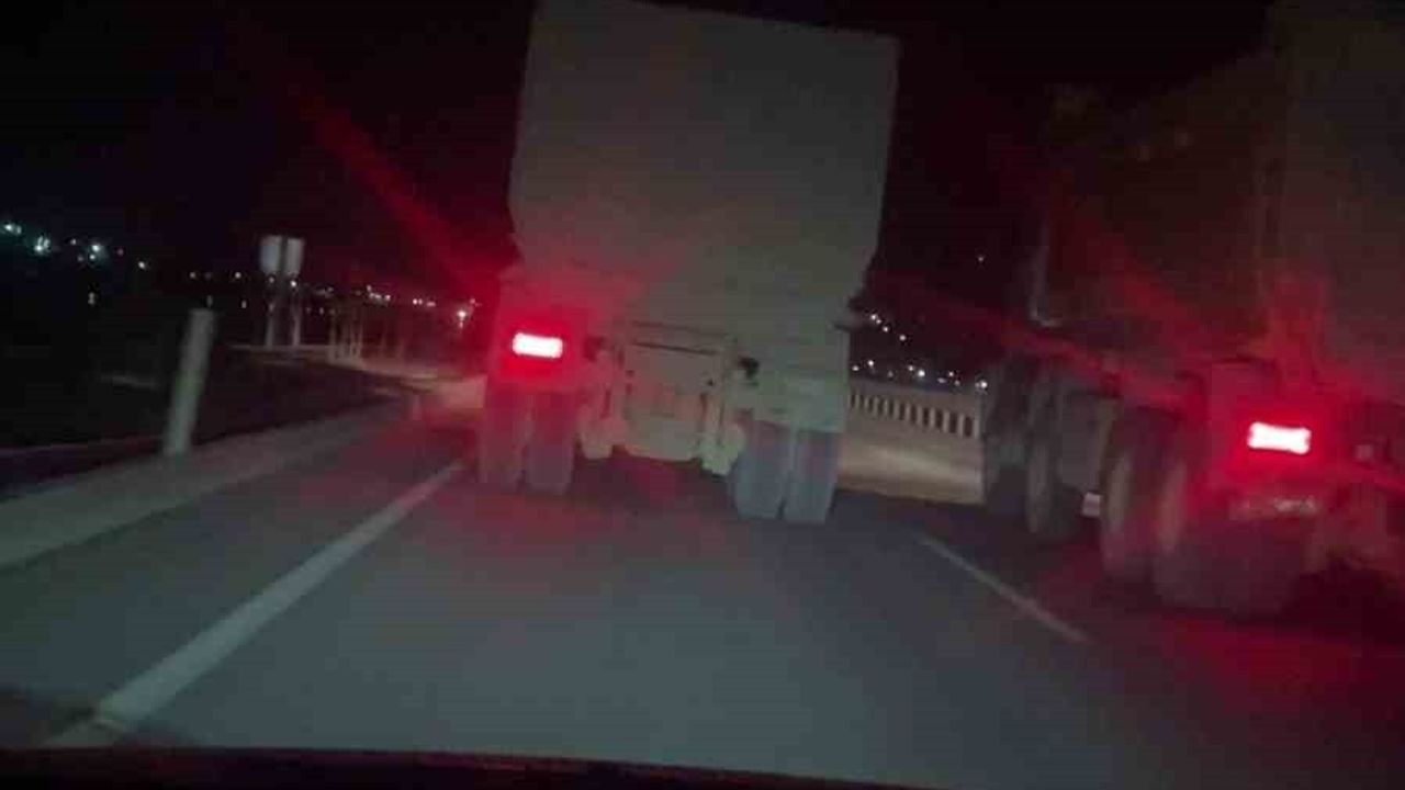 Hatay'da Hız Yarışı Yapan Kamyonlar Kamerada