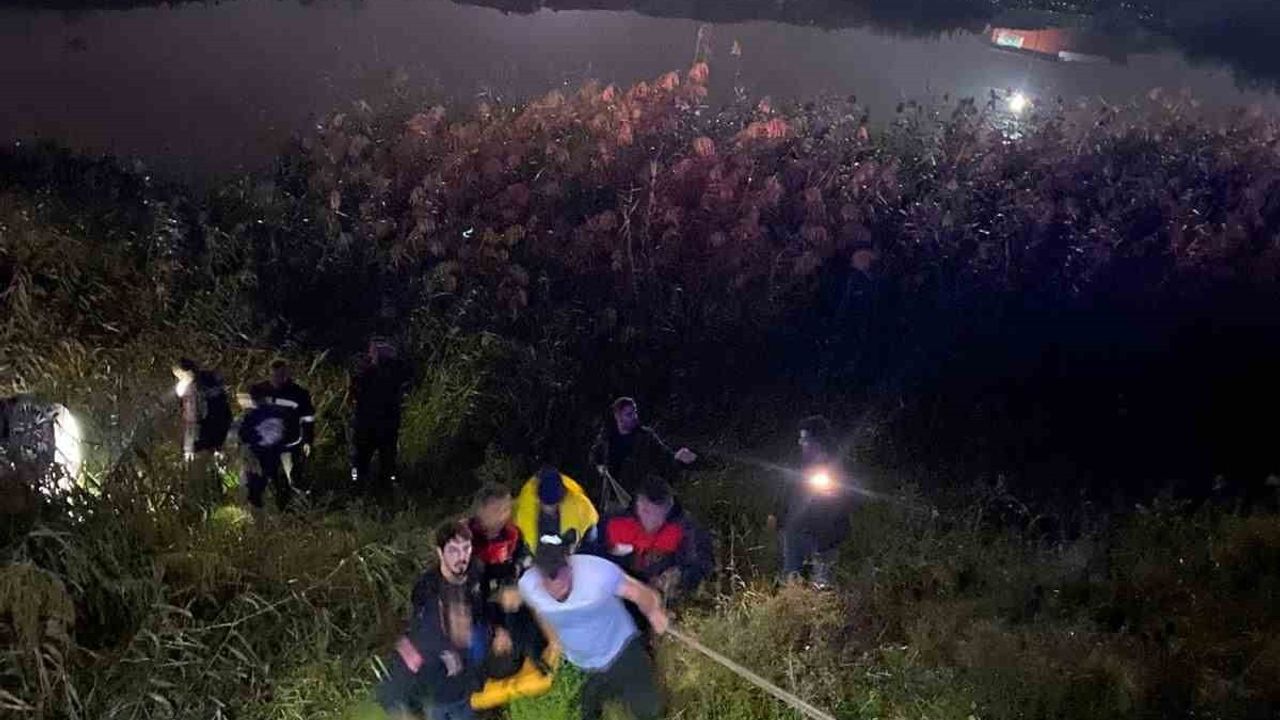 Hatay'da Kaçak Göçmen Taşıyan Araç Asi Nehri'ne Uçtu