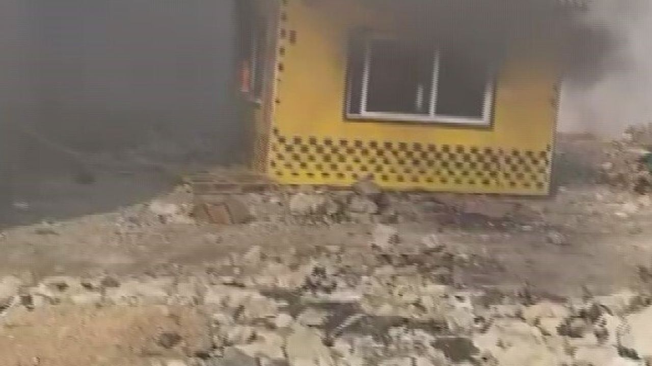 Hatay'da Taksi Kulübesi Yangını