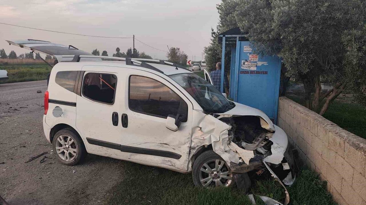 Hatay'da TOFAŞ Kazası: 6 Yaralı