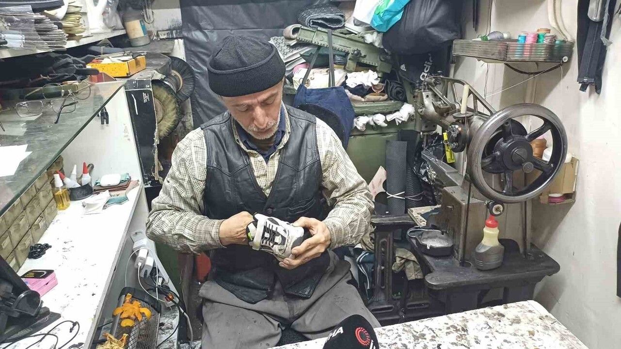 Hayırsever Ayakkabı Tamircisi Mehmet Uzboyalı'nın İhtiyaç Sahiplerine Desteği