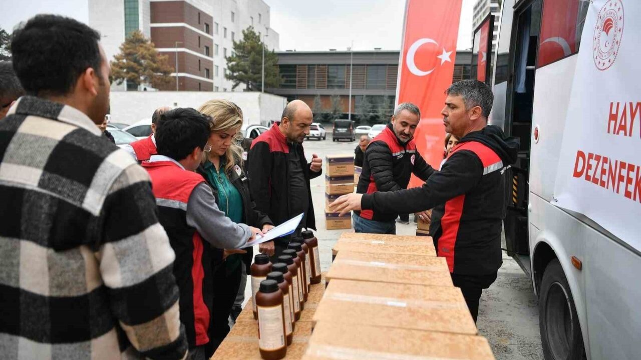 Hayvancılığa Destek: Başkan Büyükkılıç Hayvan Hastalıkları ile Mücadelede Besicilerin Yanında
