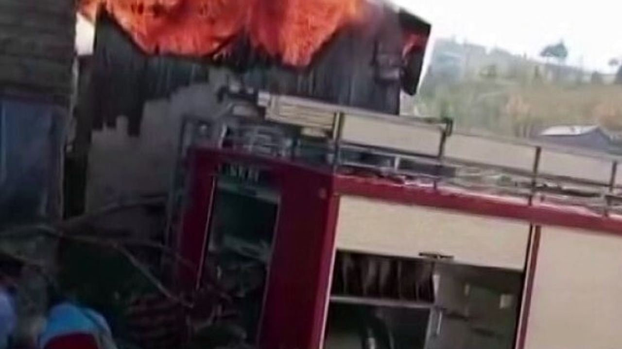 Hendek'te Ev ve Samanlık Yangını