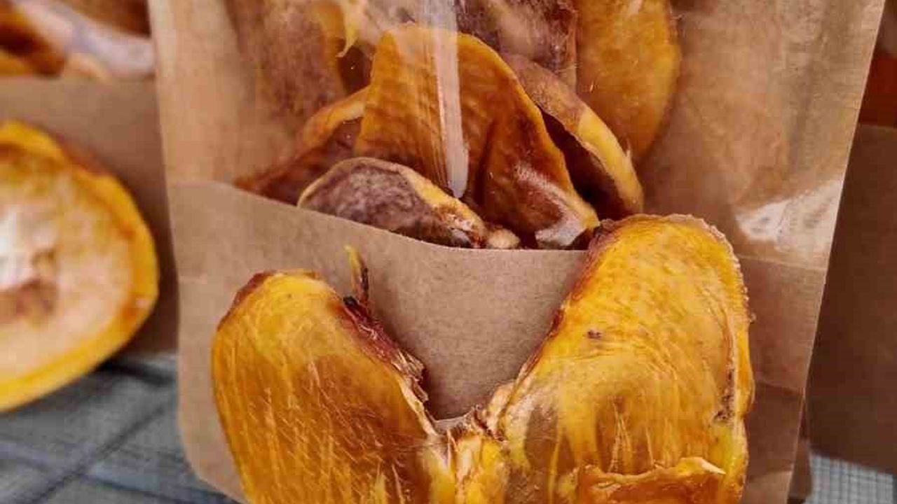 Honaz'dan Cennet Hurması Cipsi Sofralara Geliyor