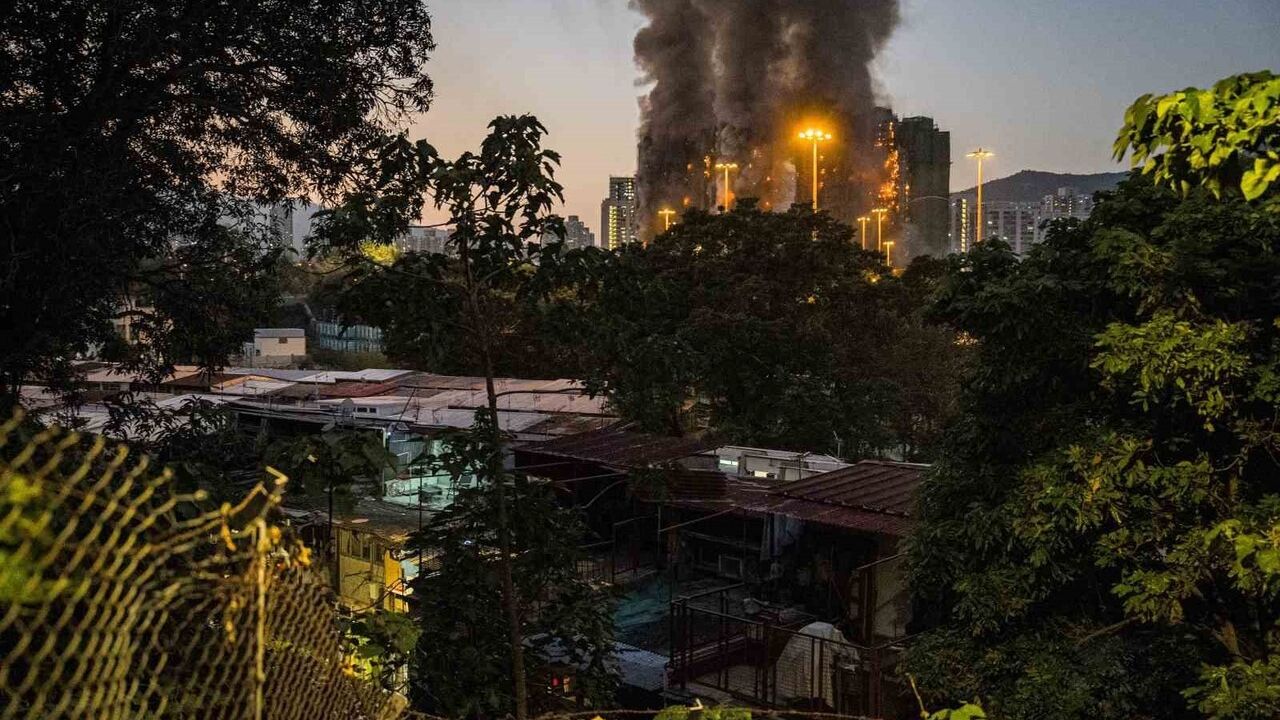 Hong Kong'daki Yangın Faciasında Can Kaybı 13'e Yükseldi