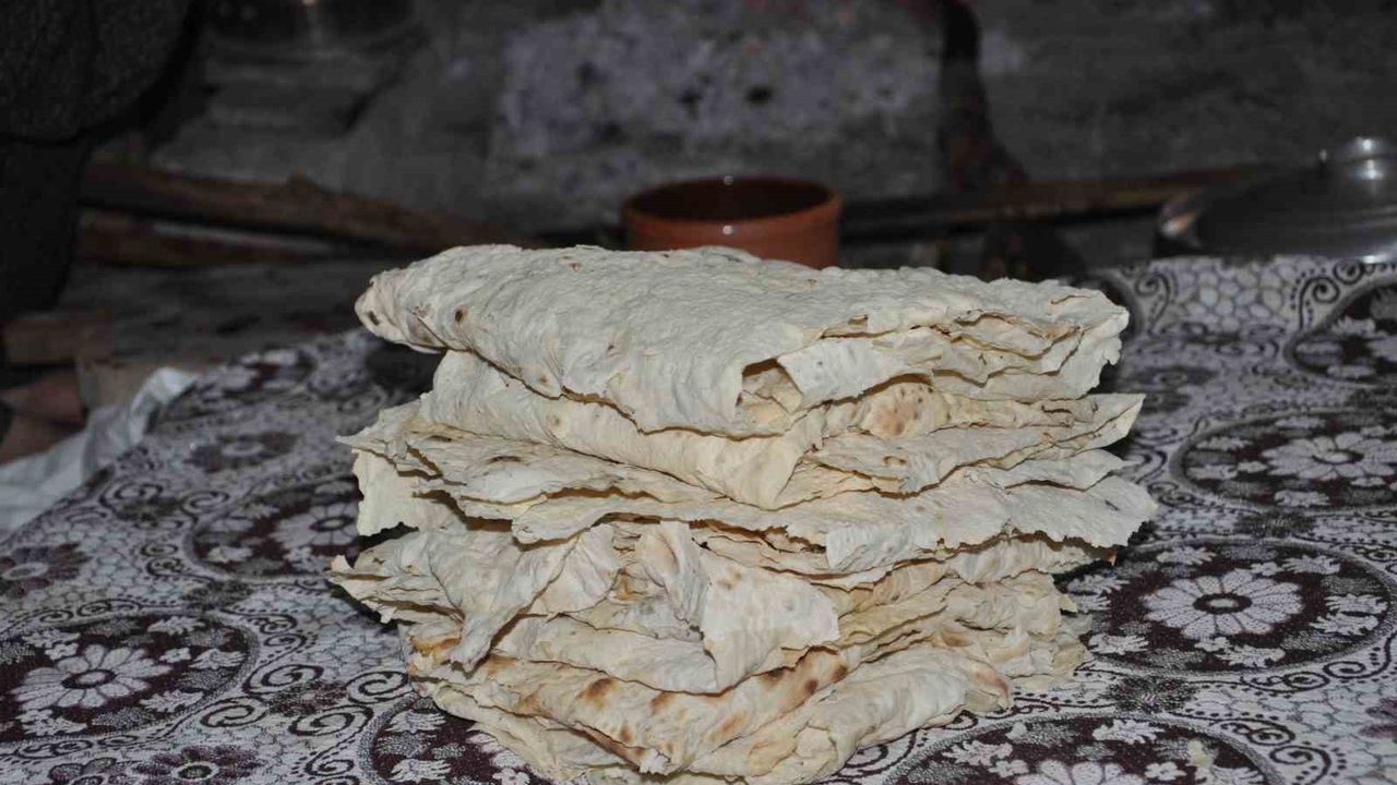 Horoz Köyü'nde Kışlık Ekmek Hazırlığı İmece Usulü