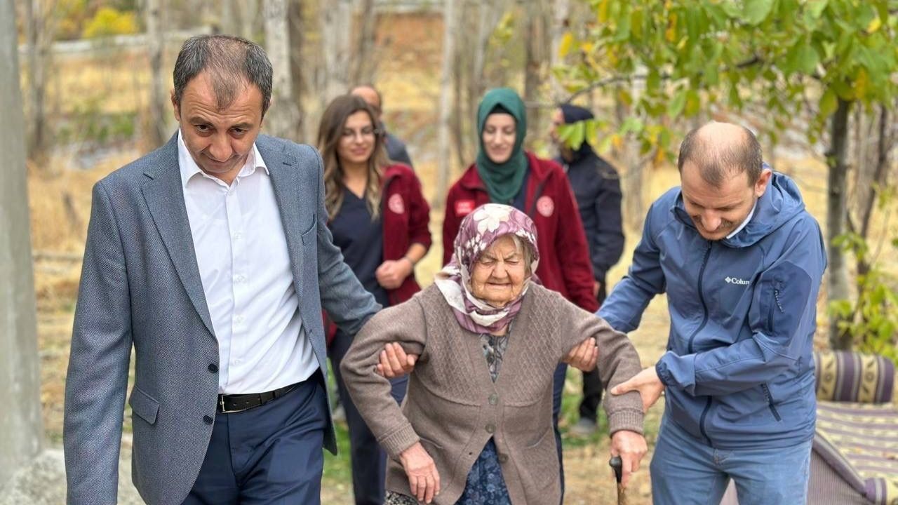 Hüyük'te Yaşlılar İçin Anlamlı Fidan Dikme Etkinliği