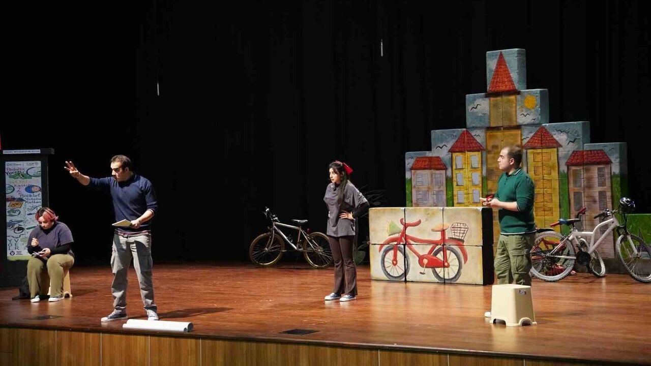 İki Teker Bir Rüya: Çocuklara Bisiklet Kullanımını Öğreten Tiyatro Oyunu