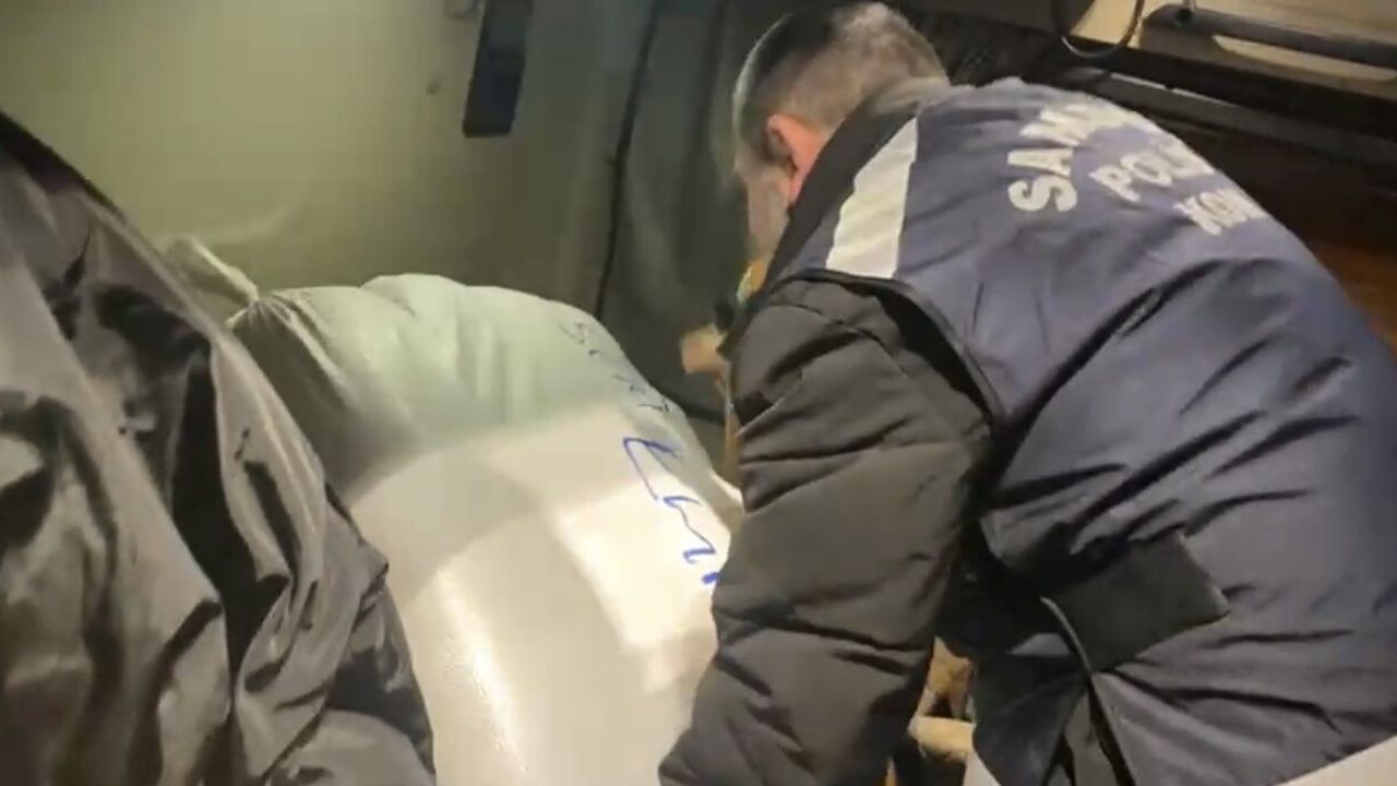 İlkadım'da Tırdan 215 Kilo Kaçak Tütün Ele Geçirildi