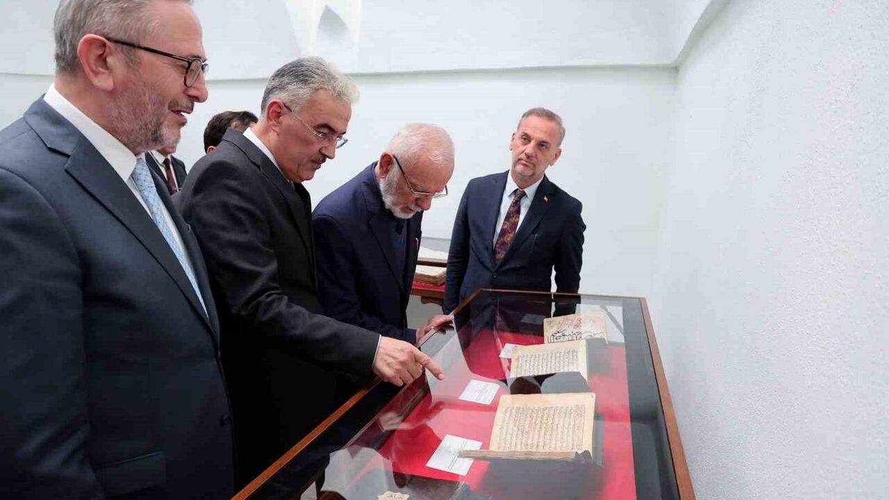 İnebey Yazma Eser Kütüphanesi'nde Bursevî Sergisi Açıldı