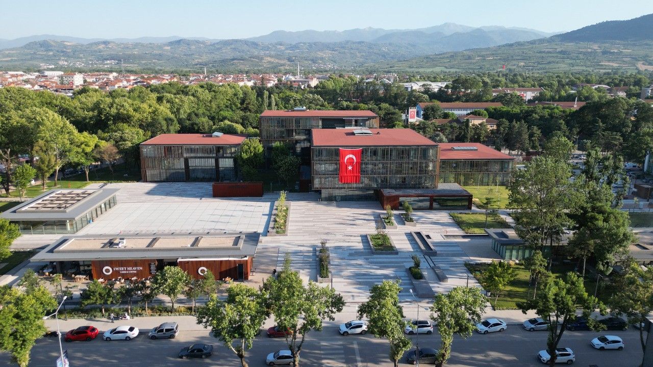 İnegöl Belediyesi'nden Üniversite Öğrencilerine Maddi Destek