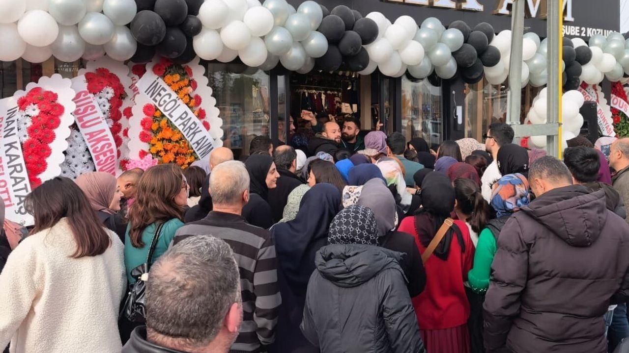 İnegöl'de 10 Liralık İndirim Kampanyası Büyüledi