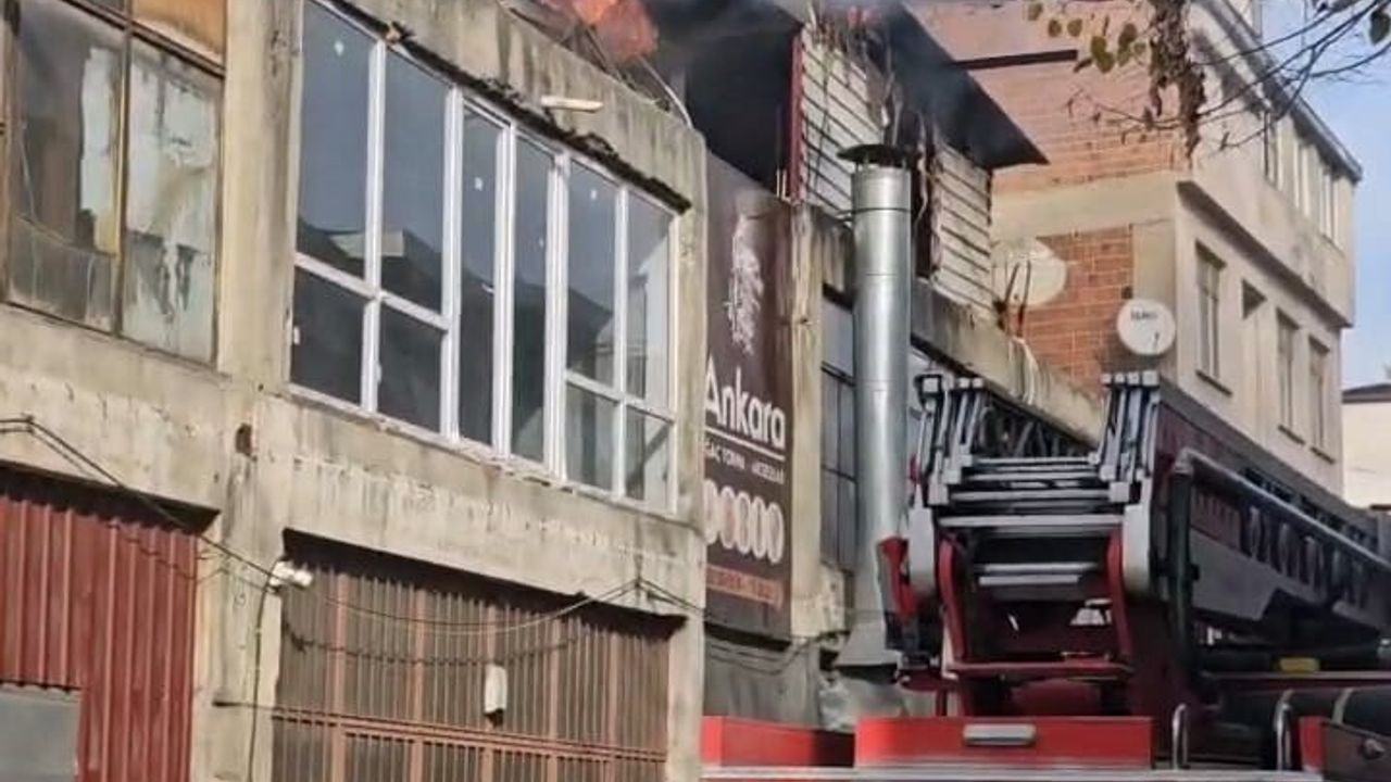 İnegöl'de Mobilya İmalathanesinde Yangın Çıktı