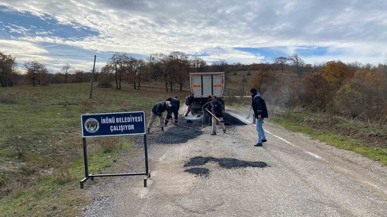 İnönü’de Asfalt Onarım Çalışmaları Tüm Hızıyla Devam Ediyor