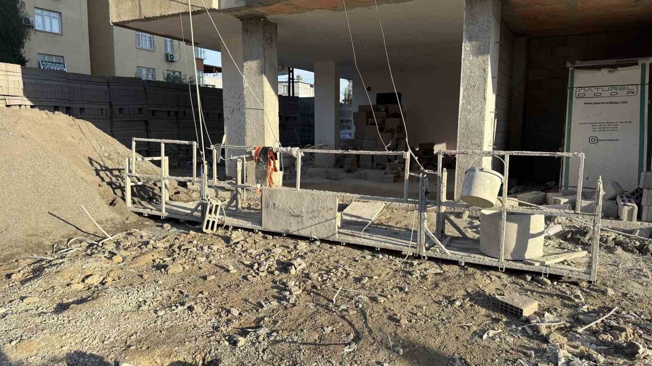 Inşaatta Düşen İşçi Hayatını Kaybetti