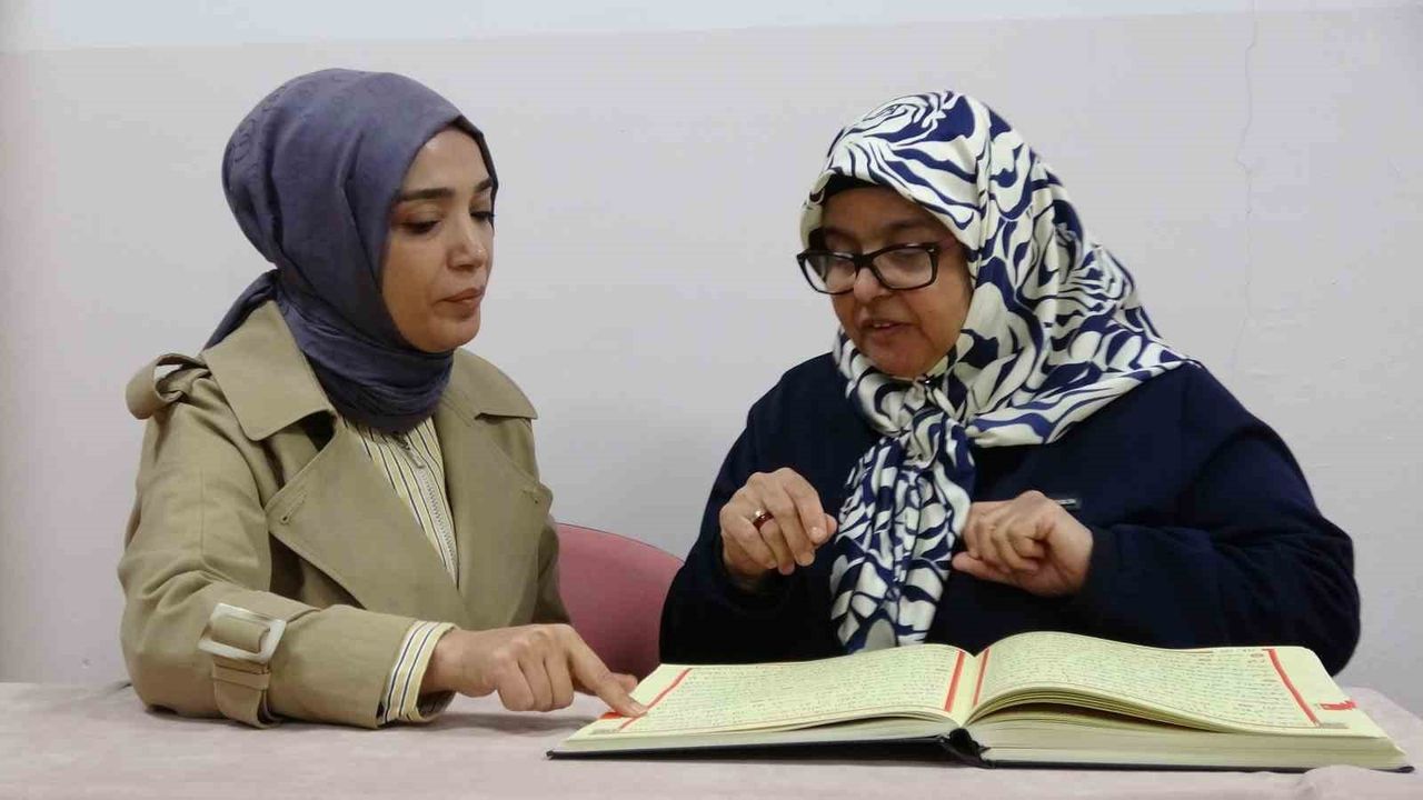 İşitme Engelli Kadın, Kur’an-ı Kerim'i Bir Ayda Öğrendi