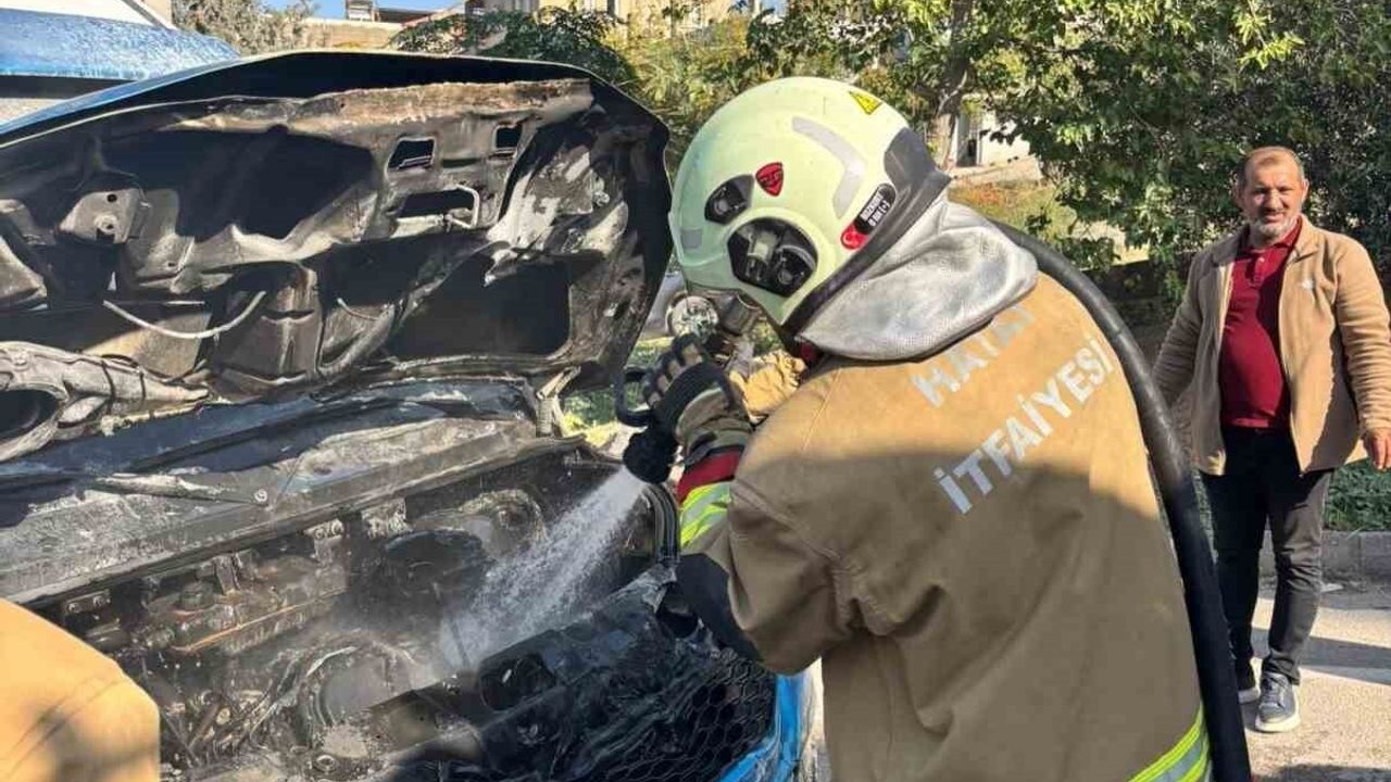 İskenderun'da Minibüs Yangını Paniğe Neden Oldu