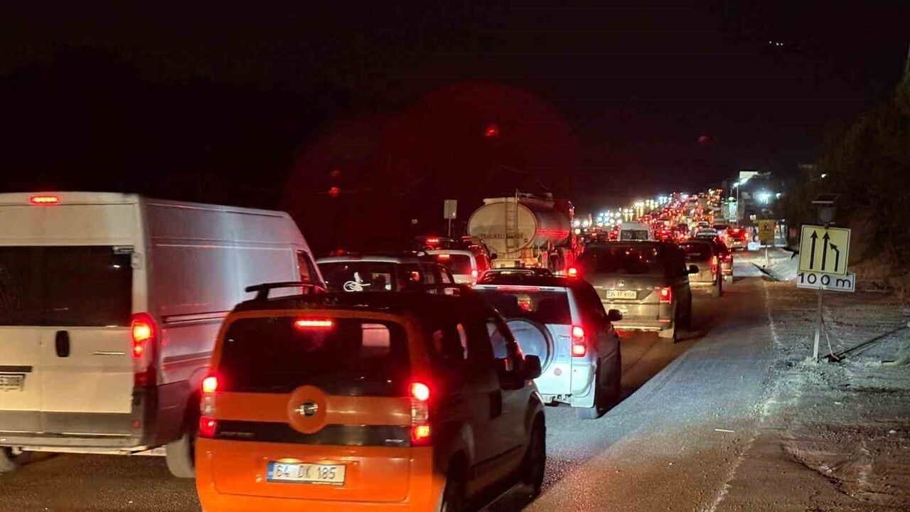 İSKİ’nin Habipler-Arnavutköy Yolunda Yeniden Kazı Yapması Trafiği Felç Etti