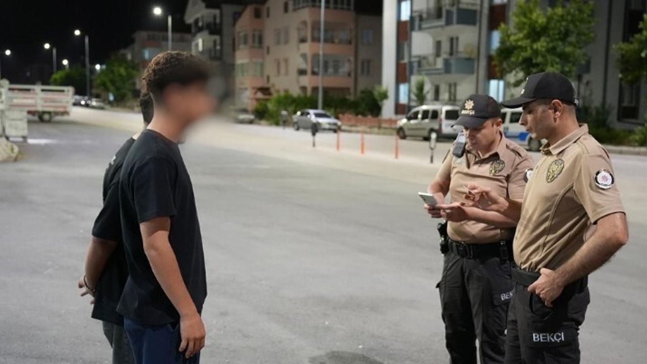 Isparta'da Polis Denetimleri ile 15 Aranan Şahıs Yakalandı