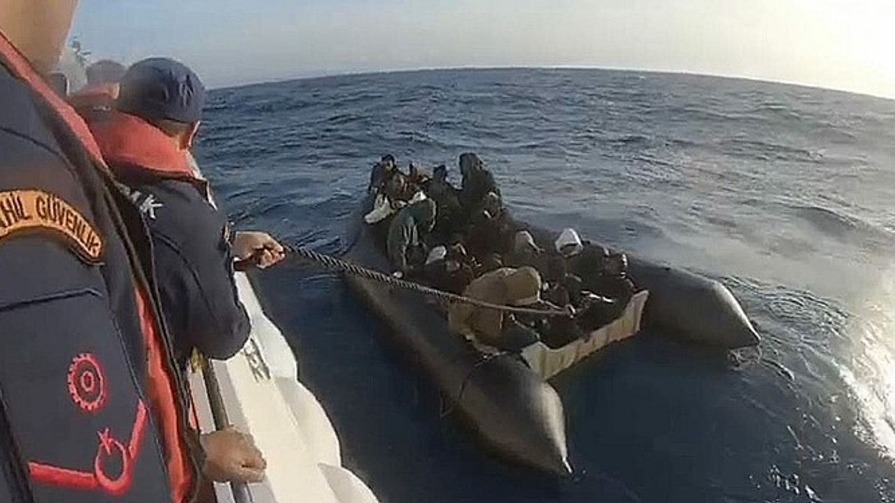 İzmir Açıklarında Düzensiz Göçmen Operasyonu