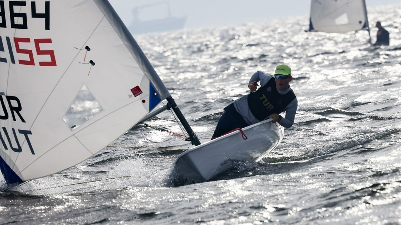 İzmir'de 29 Ekim Cumhuriyet Kupası Yelken Yarışları Tamamlandı