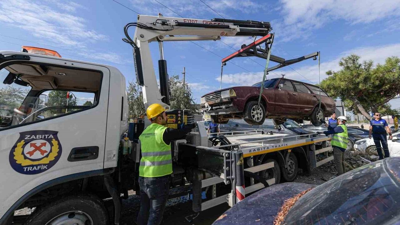 İzmir'de Hurda Araçların Ekonomiye Kazandırılması