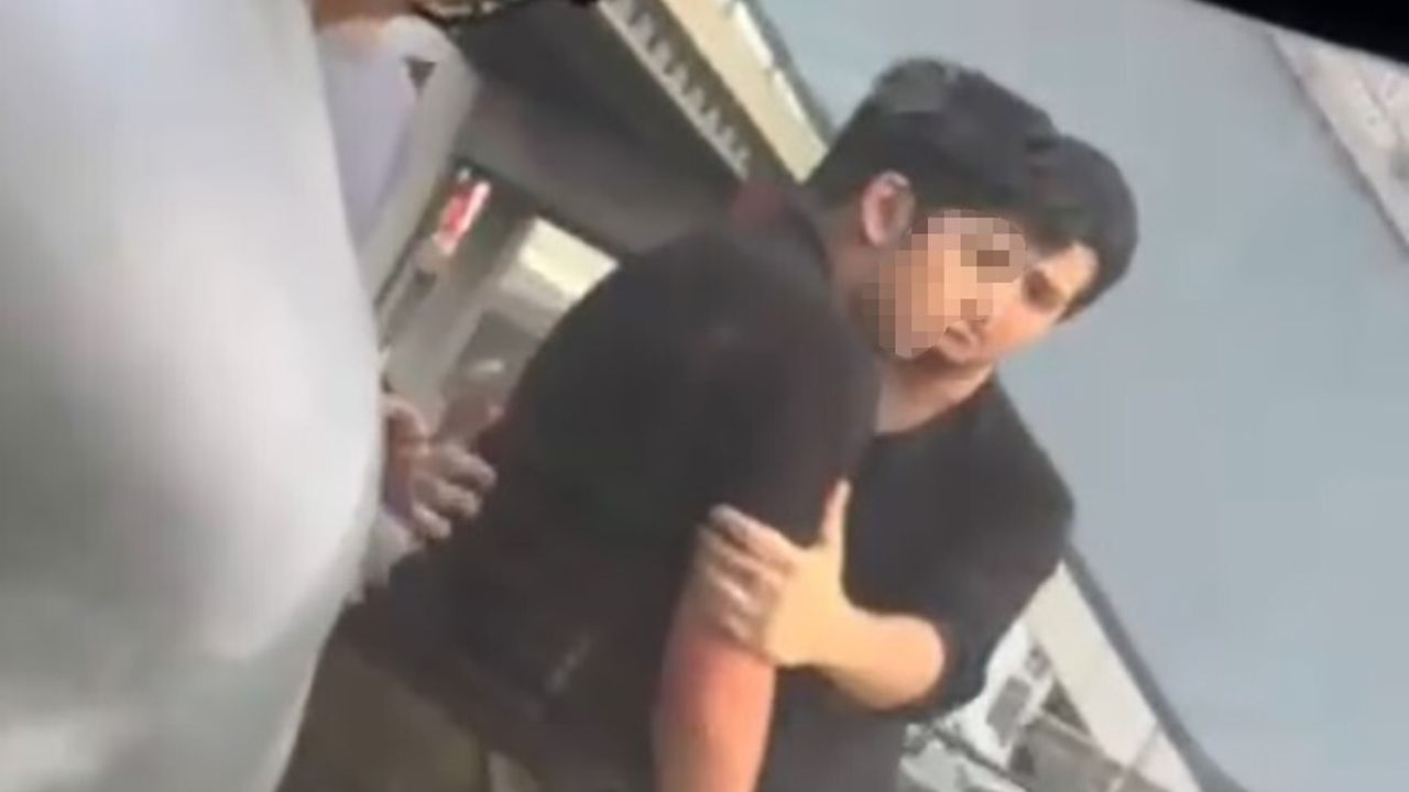 İzmir Metrosunda Gerilim: Yolculara Küfür Eden Saldırgan Paniğe Neden Oldu