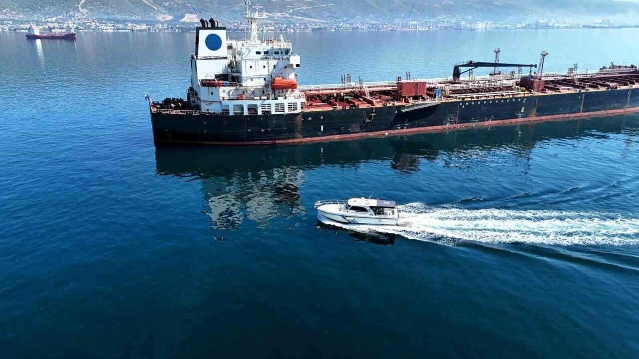 İzmit Körfezi'nde 7 Bin 90 Metreküp Atık Ayrıştırıldı