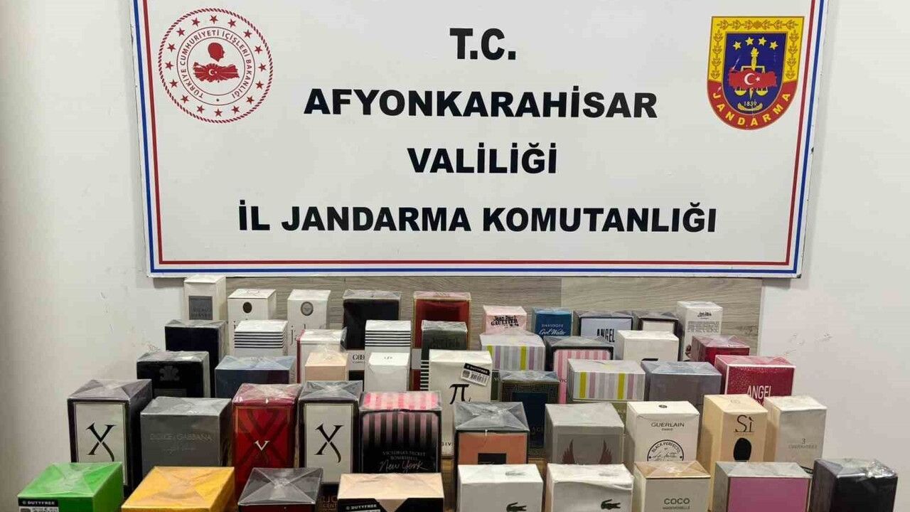 Jandarma, Afyonkarahisar'da 46 Kaçak Parfüm Ele Geçirdi