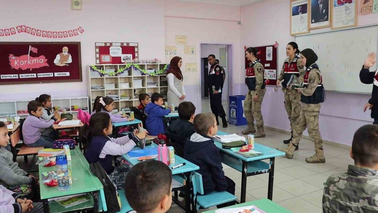 Jandarma, Çocuk Hakları İçin Eğitici Faaliyet Gerçekleştirdi