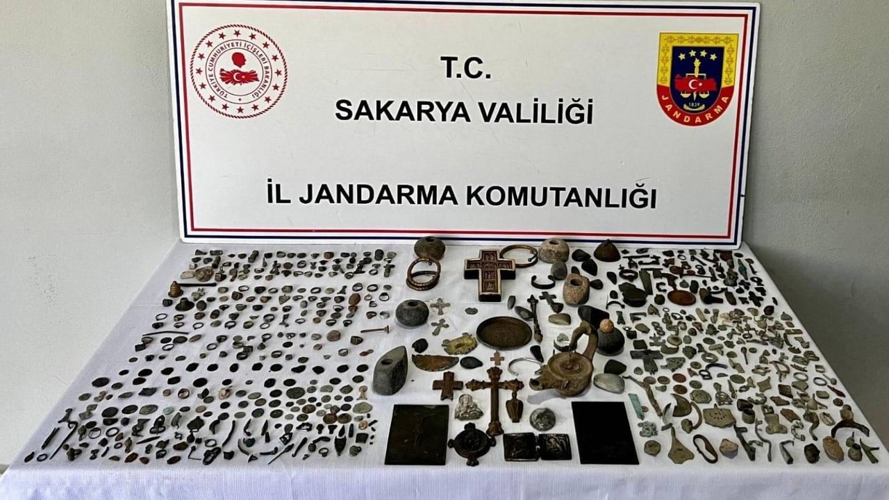 Jandarma'dan Tarihi Eser Kaçakçılığına Darbe: 589 Eser Ele Geçirildi