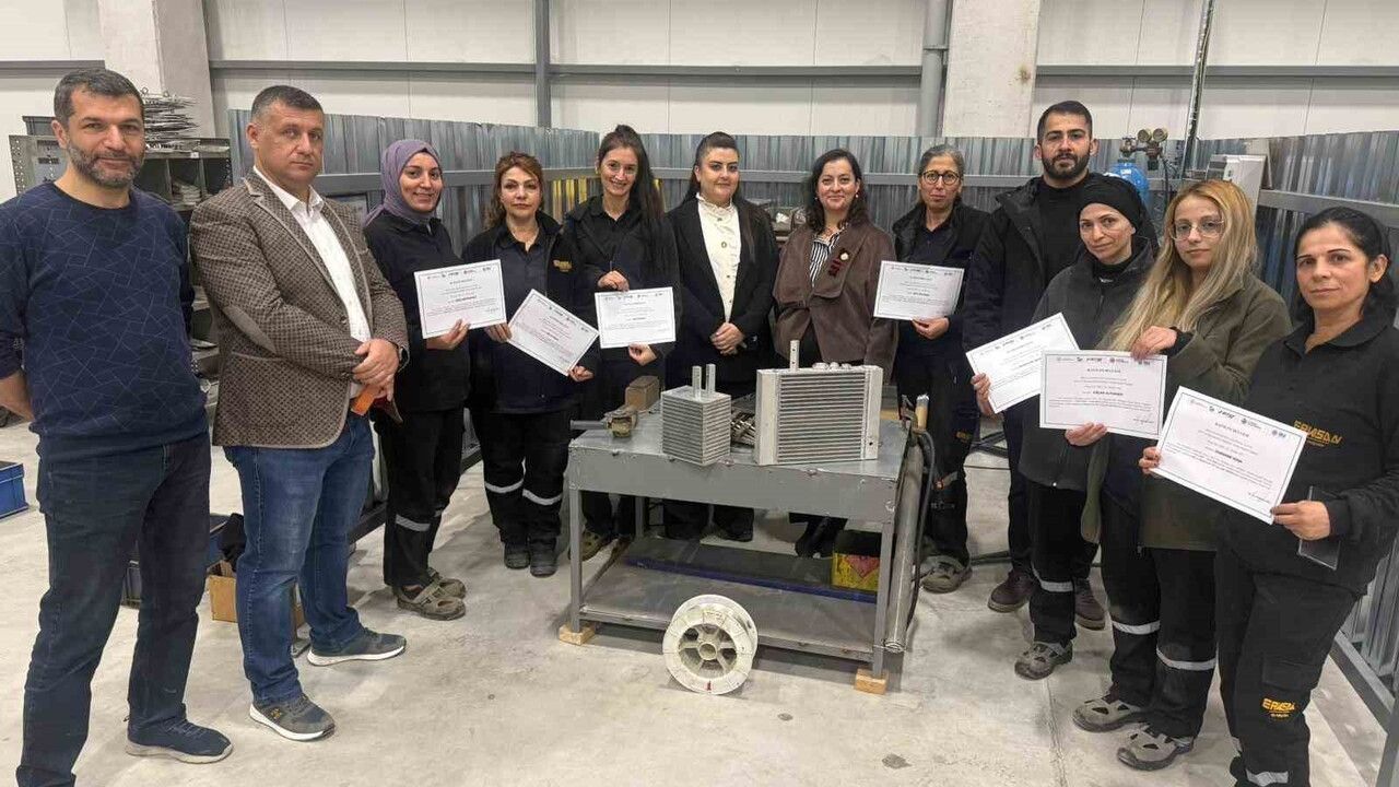 Kadın Gücünün Sanayideki Yükselişi: Çorum'da 15 Kadın Sertifika Aldı