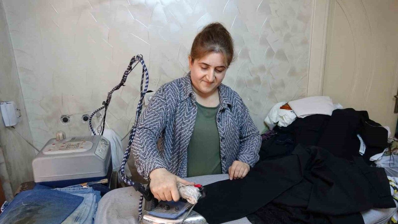 Kadın Terzi Nuray Elçi, Kızlarının Eğitimi İçin Terzi Dükkanını Açtı