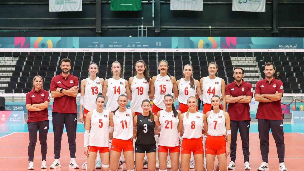 Kadın Voleybol Milli Takımı İslami Dayanışma Oyunları'na Zaferle Giriş Yaptı