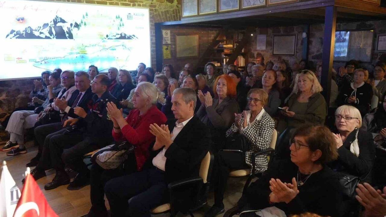 Kadına Yönelik Şiddete Karşı Farkındalık: 'Dünya Bir Yana, Ben Bir Yana' Söyleşisi