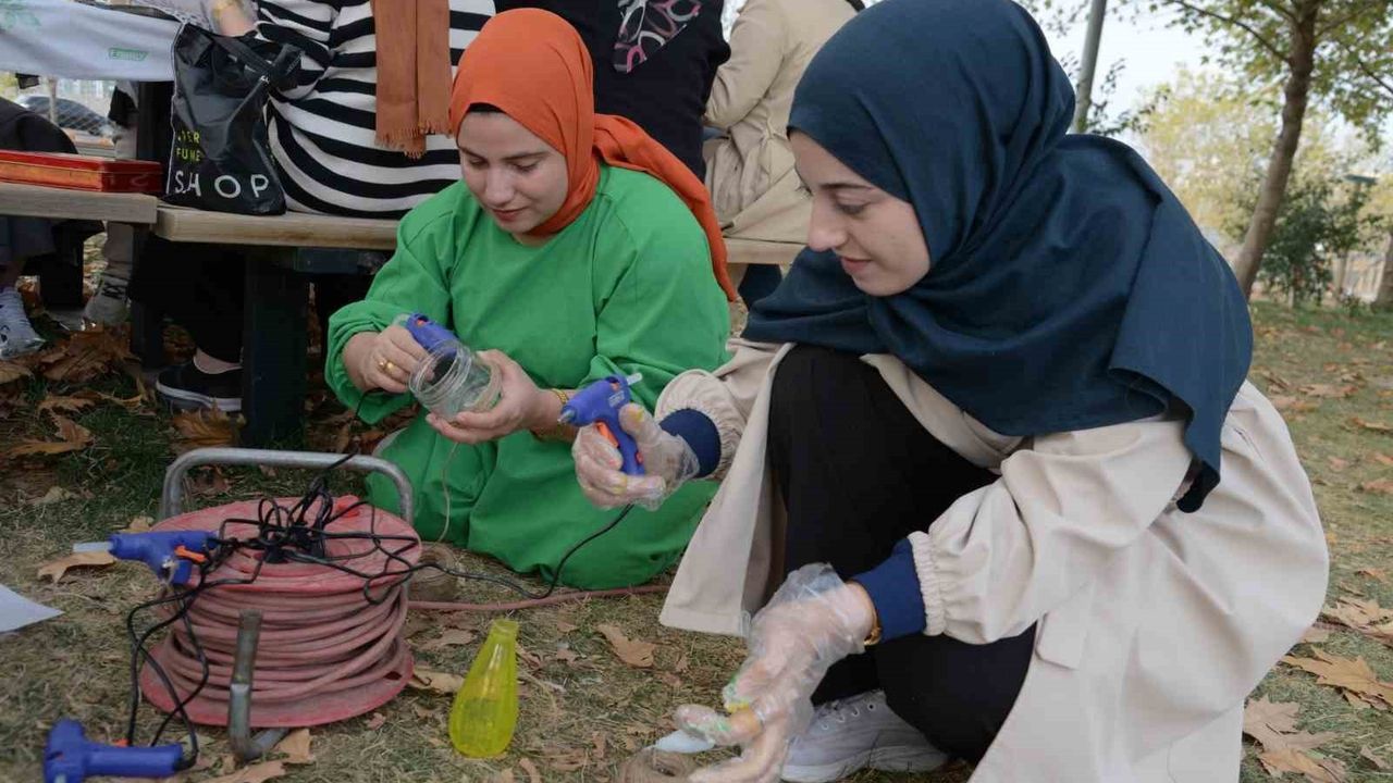 Kadınlar Geri Dönüşüm Atölyesinde Doğayla Buluşuyor