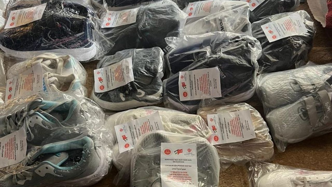 Kadınların Yardımlarıyla Gazzeli Çocuklara Ayakkabı Gönderildi