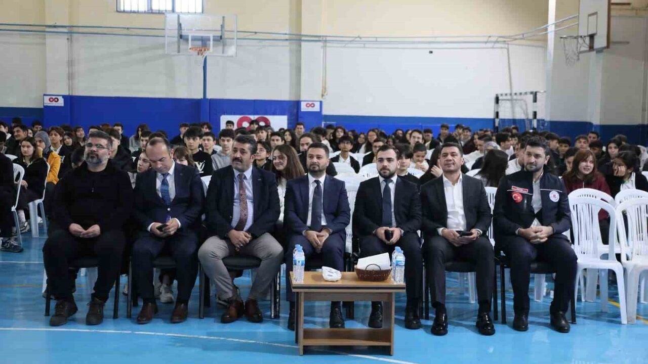 Kağıthane'de Öğrencilere Afet Farkındalık Eğitimi Veriliyor