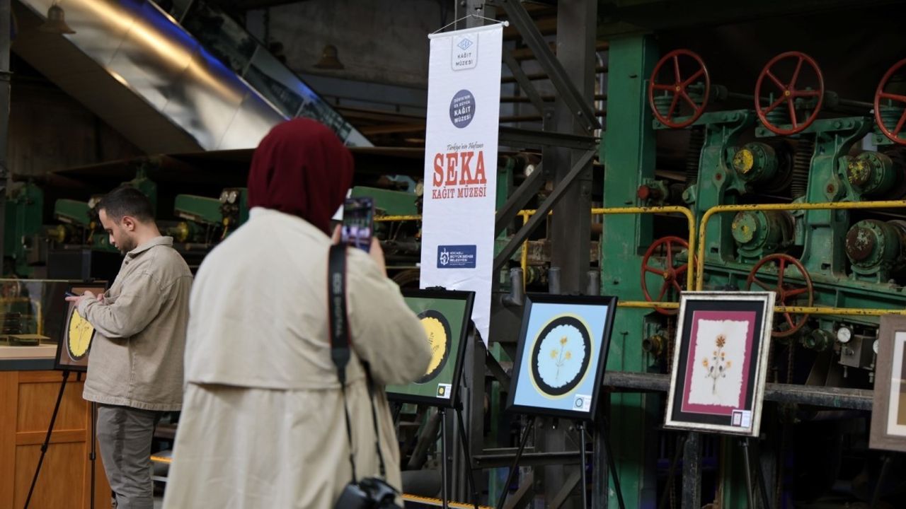 Kağıtta Açan Çiçekler Sergisi SEKA Kağıt Müzesi'nde Açıldı