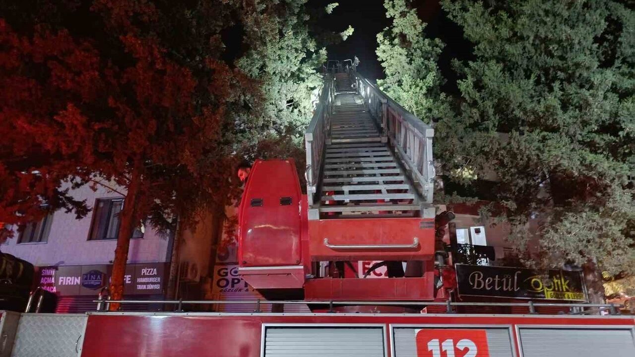 Kahramanmaraş'ta Çatıdan Düşen Çocuk Ağır Yaralandı