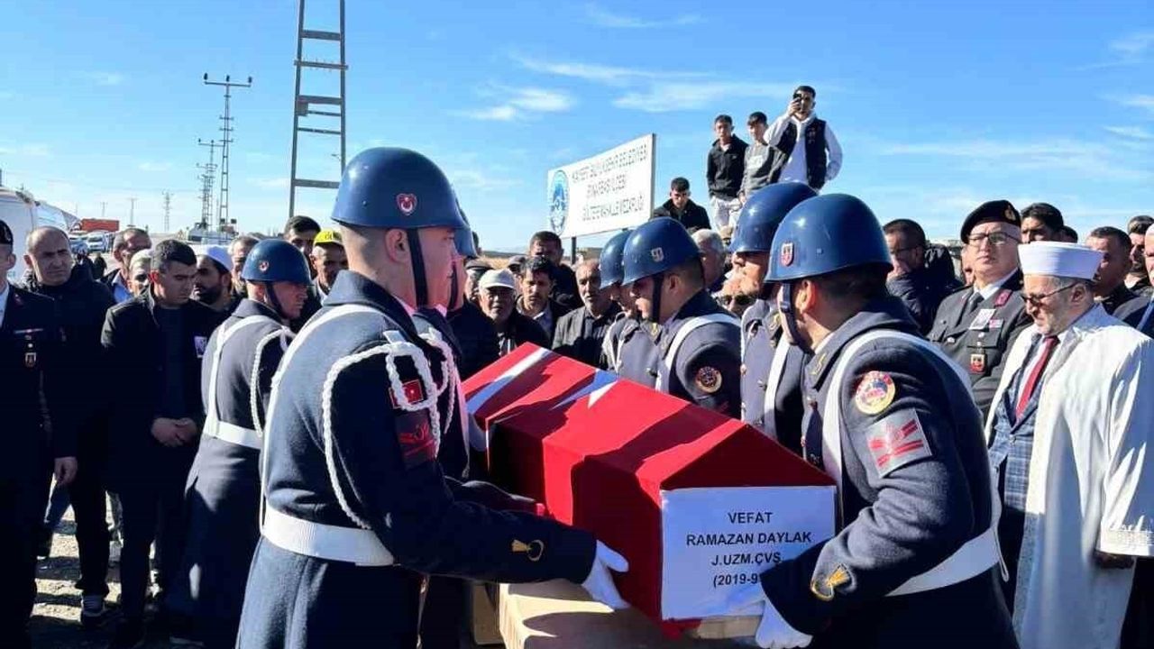 Kahramanmaraş'ta Hayatını Kaybeden Uzman Çavuş Ramazan Daylak'ı Son Yolculuğuna Uğurlandı