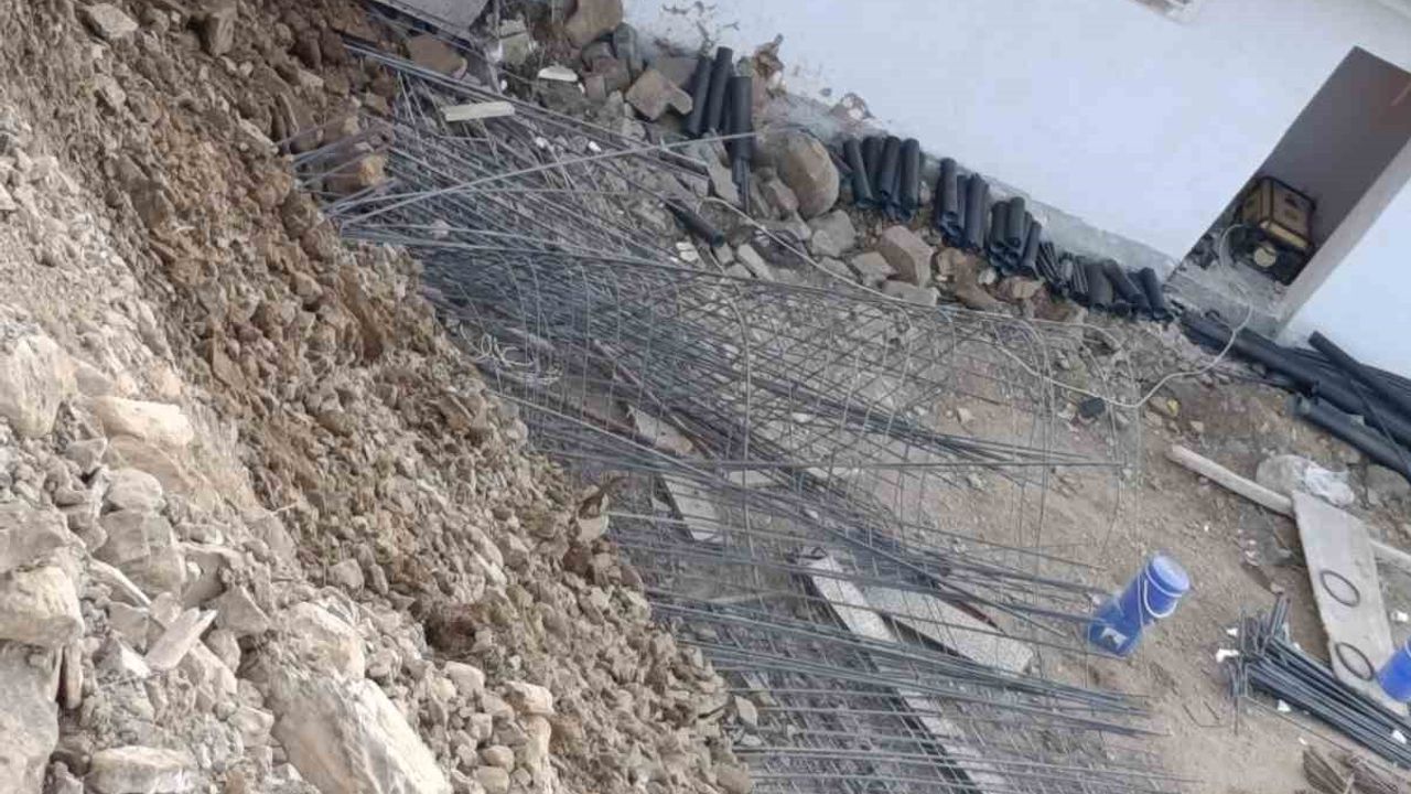 Kahramanmaraş'ta Toprak Kayması: Altı İnşaat Hâlindeki Ev Zarar Gördü