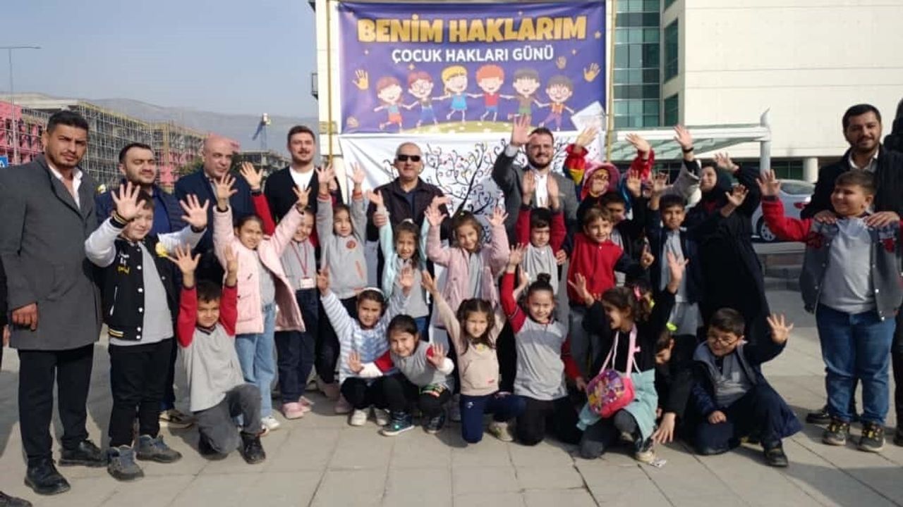 Kahramanmaraşlı Öğrenciler Dünya Çocuk Hakları Günü'nü Kutladı
