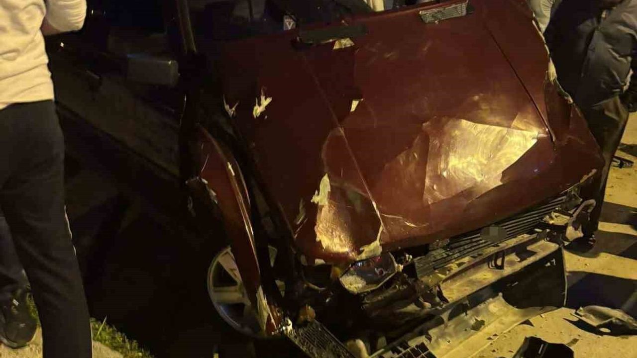 Kamyonun Çarptığı Sürücü Hastaneye Kaldırıldı